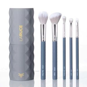 Brand new Laruce “Christine” 5 brush set